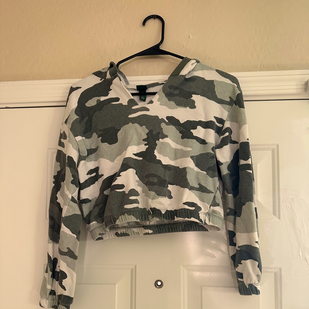 Camo short top